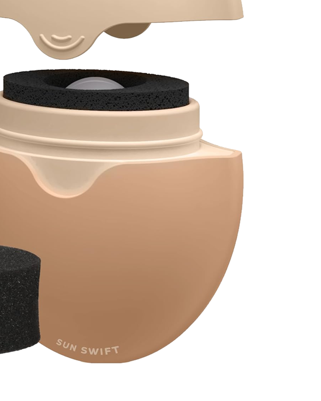 Applicateur solaire roll-on beige Sun Swift accroché à un sac de plage, prêt à l’usage